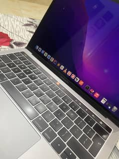 Macbook Pro 2018, Core i5, 13" Retina Display, 8GB RAM, 256GB SSD