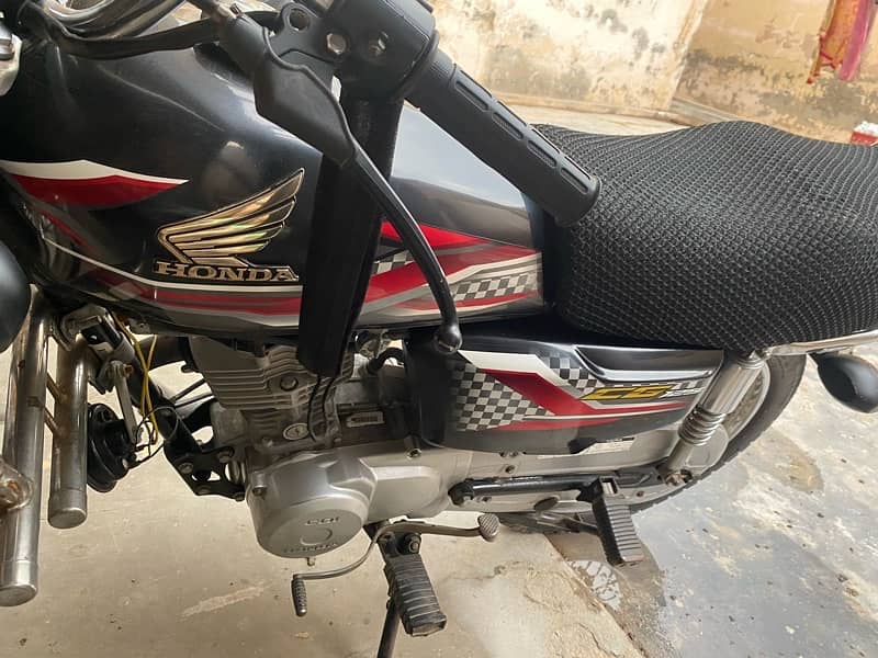 Honda che 125 condition 10/10 sale colour black 3