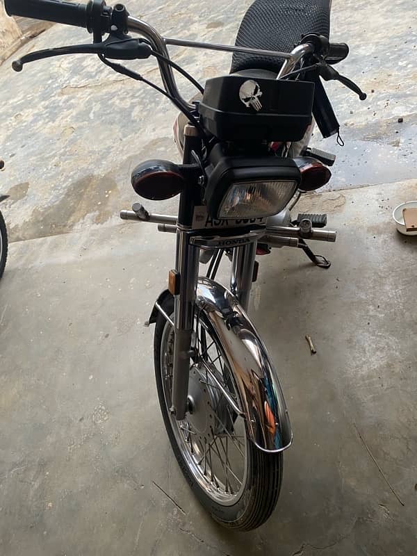 Honda che 125 condition 10/10 sale colour black 6