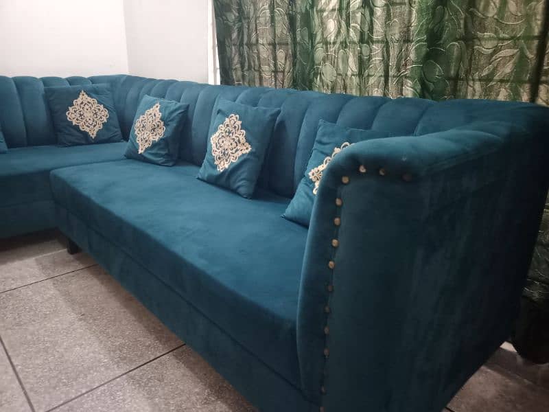 6 seater sofa for sale look like new available for sale 3