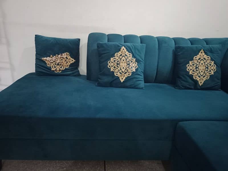 6 seater sofa for sale look like new available for sale 4