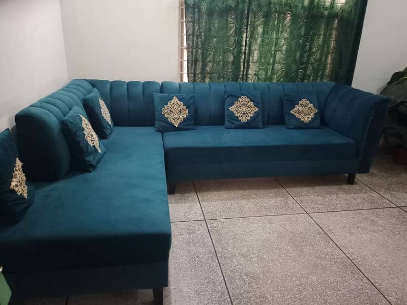 6 seater sofa for sale look like new available for sale 7