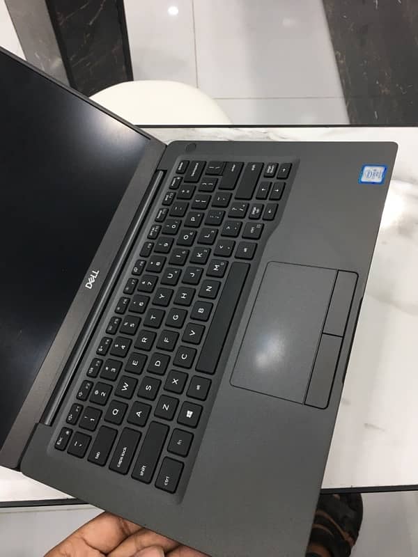 Dell Latitude 7400 3