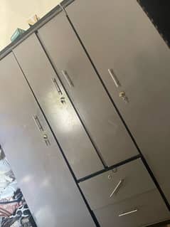 3 door wardrobe 3 month used only