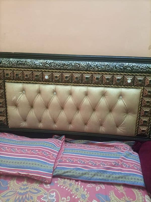 Queen Size Wooden Double Bed For Sale 0