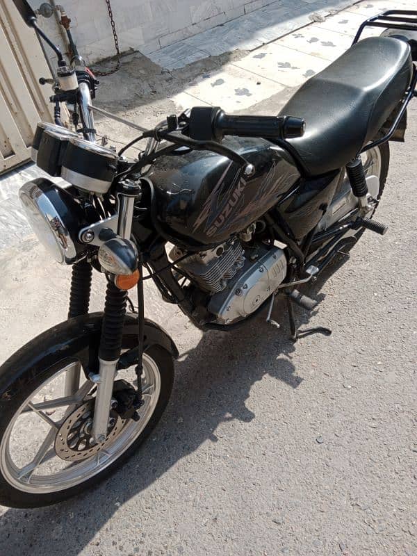 Suzuki GS150 7