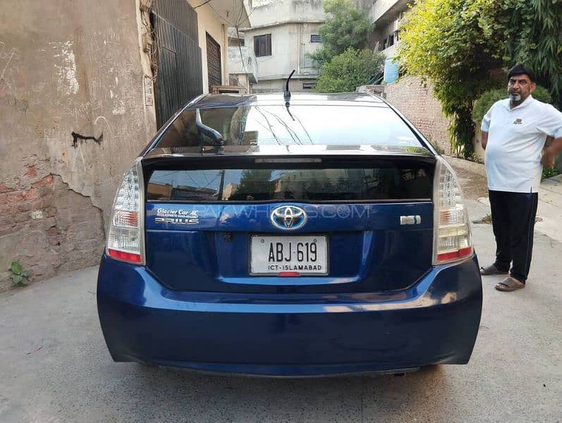 Toyota Prius 2011 4