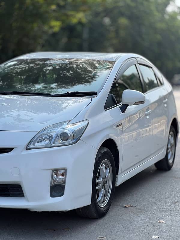 Toyota Prius 2010 Model 2013 Import S LED 1