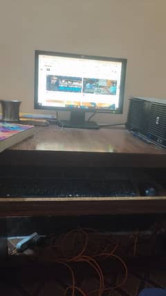 IM SELLING COMPUTER SYSTEM Z600 WITH HP COMPANY DISPLAY