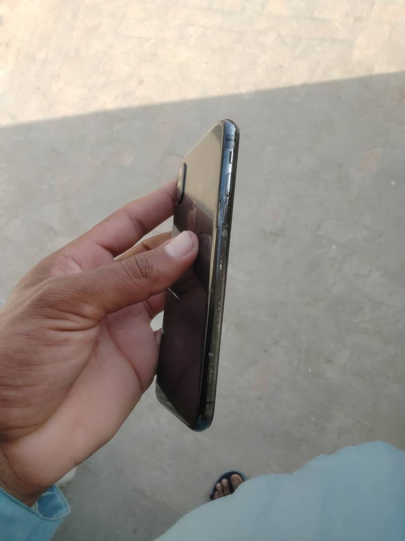 Iphone x urgent sale  and exchange possible read description location 3