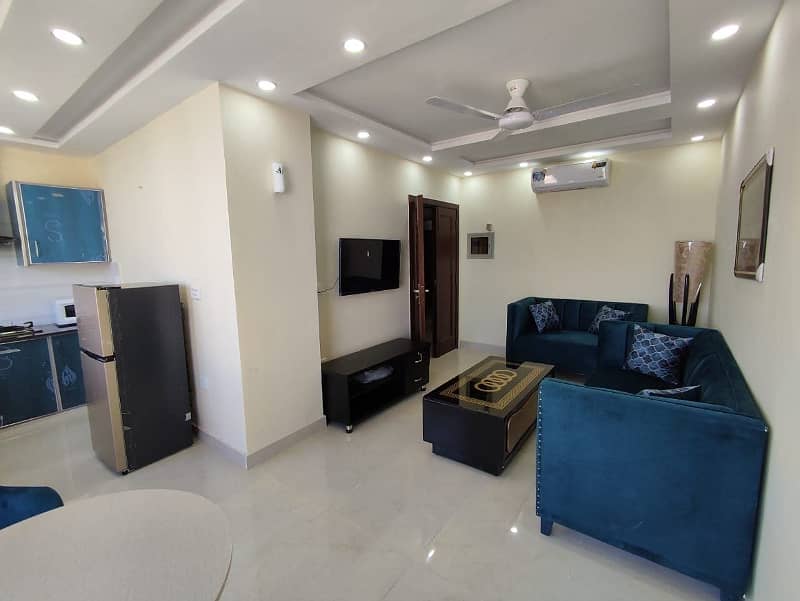 ONE BED FULLY FURNISHED APARTMENT FOR RENT IN BAHRIA TOWN LAHORE 2