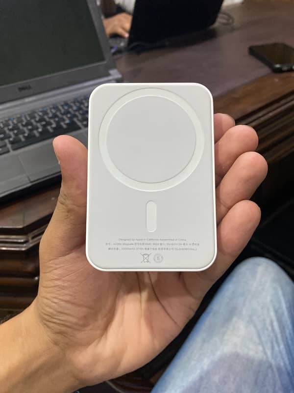 meg safe power bank wireless 2