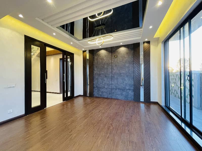 "Spacious 1 Kanal House for Sale: Your Dream Home Awaits!" 5