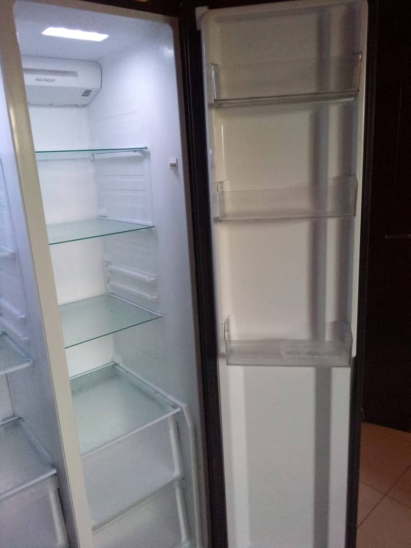 Haier Double door refrigerator HRF-522IBS 4