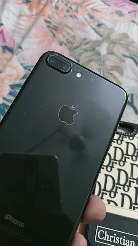 iphone 7plus 32 gb urgent sale pta approved 5