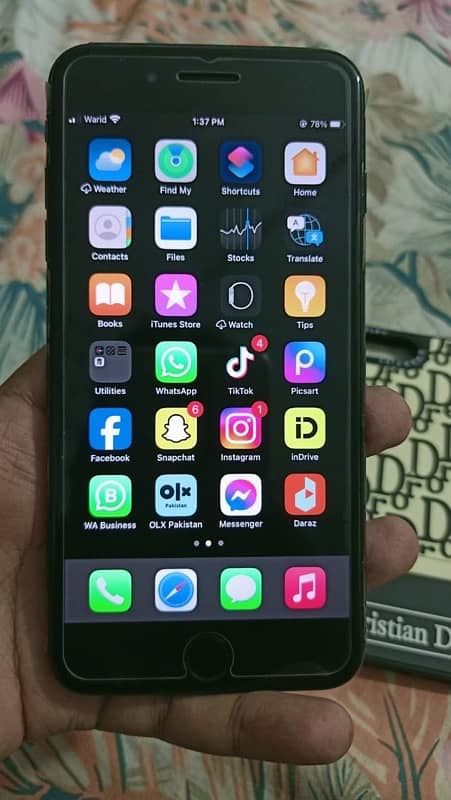 iphone 7plus 32 gb urgent sale pta approved 6