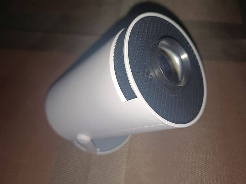 HY300 Android Projector 1