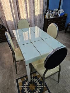 dinning table with 4 chairs 0