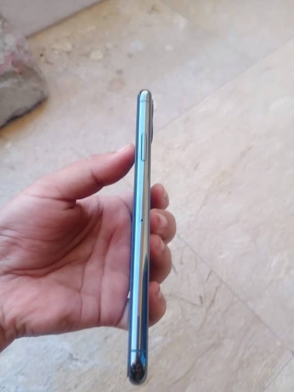 I phone 11 Pro Max 64 GB| PTA Approved | Battery 93%| condition 10/10 7