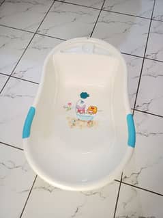 Kids Bath Tub and Toilet Seat in Very Good Condition