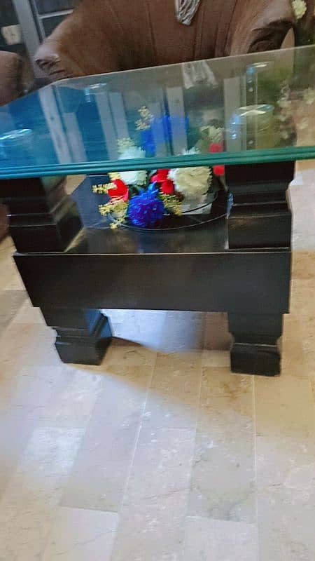 central table with good condition 2