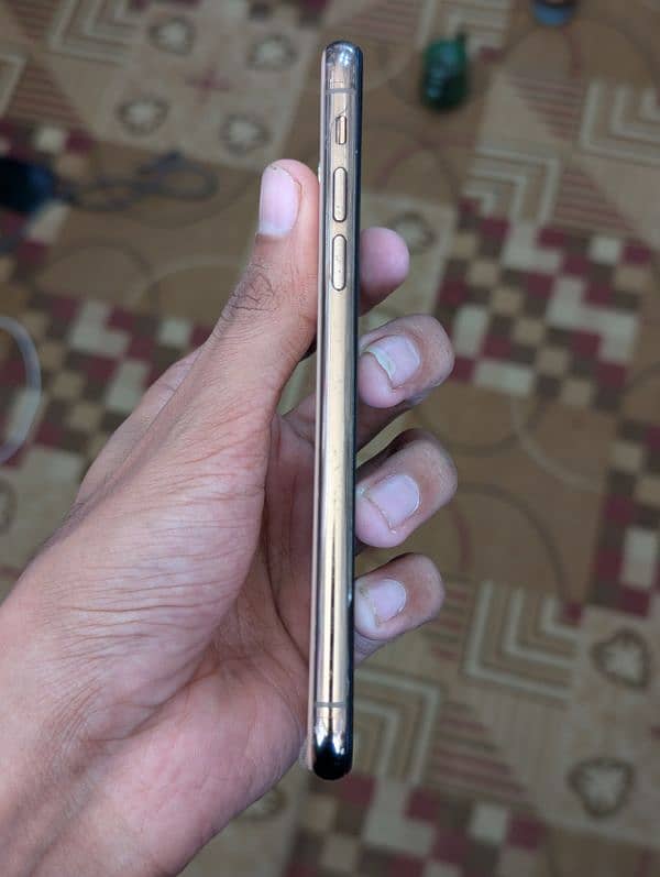 iPhone XS Non PTA 3