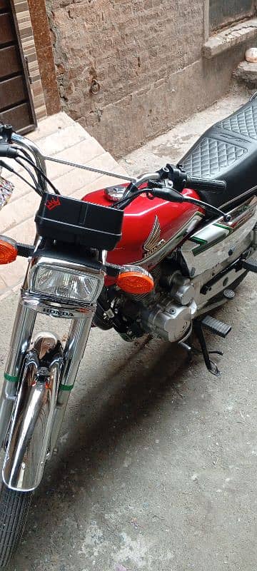 Honda 125 Special Edition 3