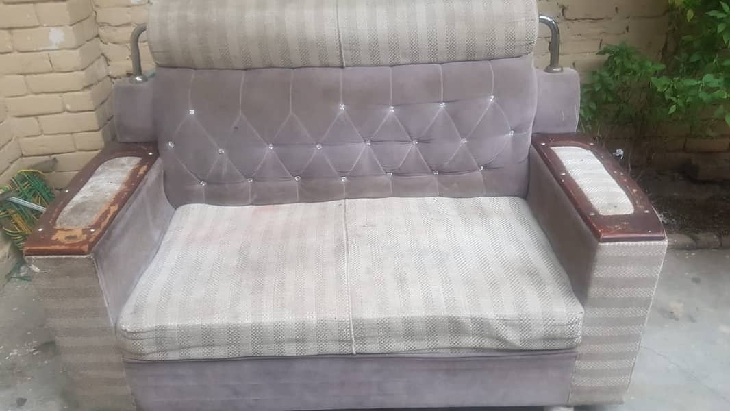 Best Quality Sofa urgent sale 1