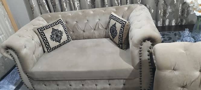 saling my Seven seater sofa