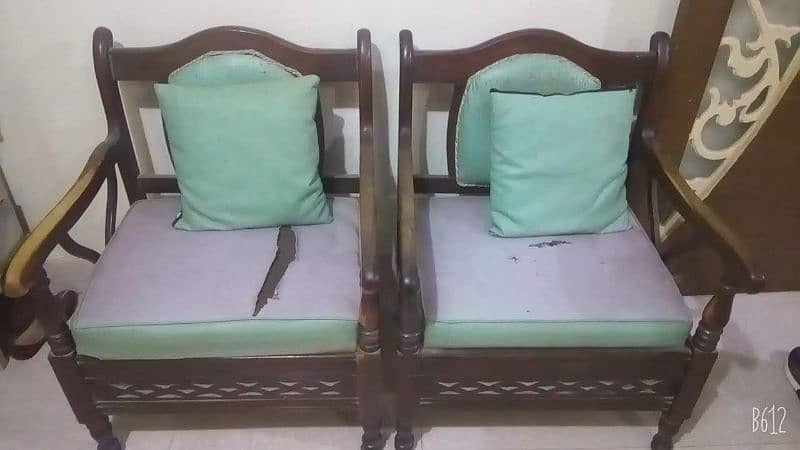 7 seaters sofa, 2 seaters settee, 1 center & 2 side tablets (sheesham) 8