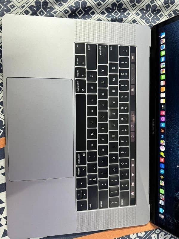 MacBook Pro 2019 15" 1