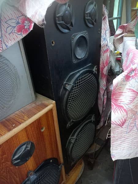 10 inch 2 speakers 1 box main sale Black wala 0