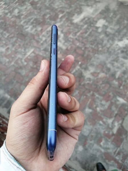 Huawei p smart Slim and Beautiful Mobile Phone. . 7