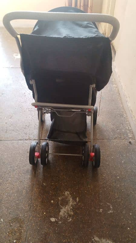 baby cot +pram 1