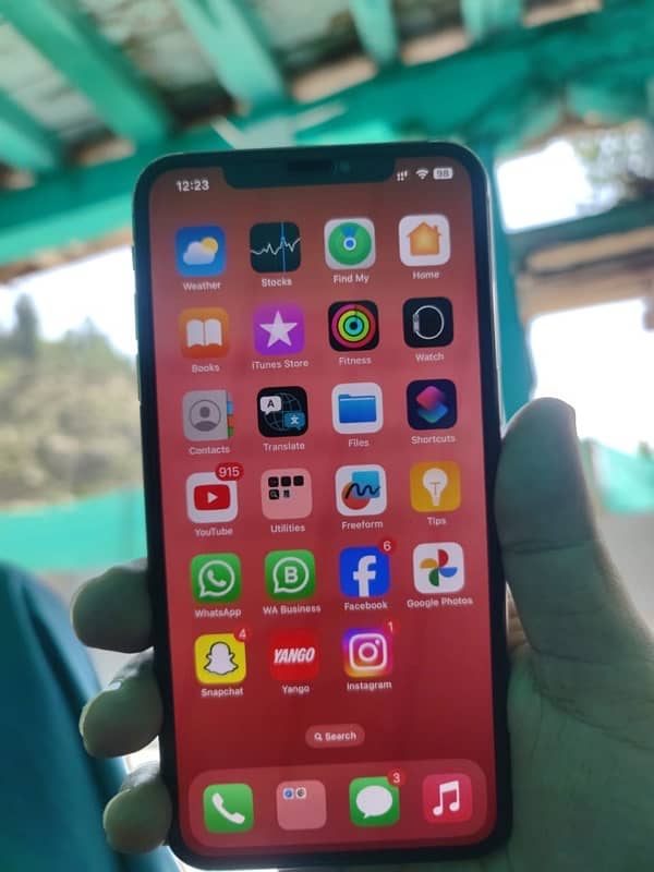 Iphone Xs max 256gb dual sim approve in clean condition. 2