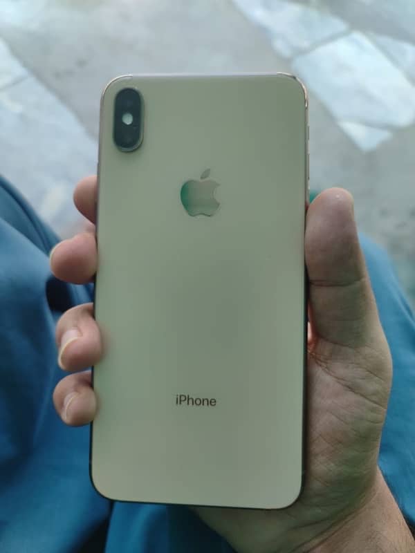 Iphone Xs max 256gb dual sim approve in clean condition. 3