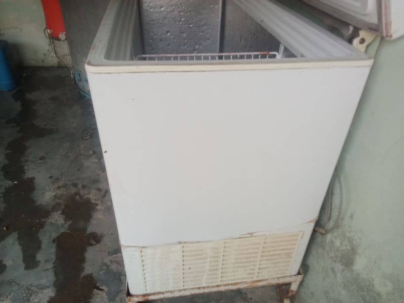 PEL 2DOORS  FREEZER FOR SEL AL MOST NEW 03477376717/03240633558 7