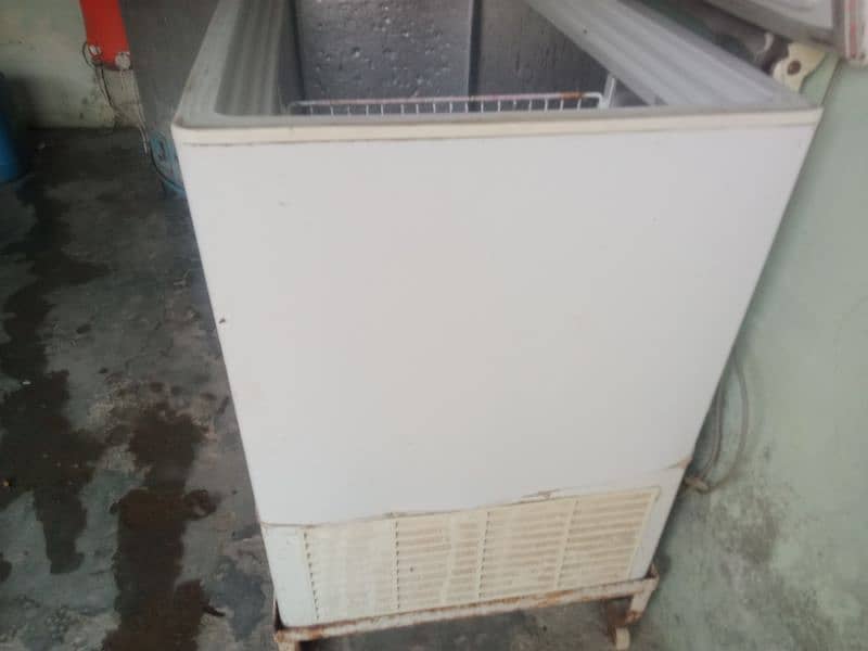 PEL 2DOORS  FREEZER FOR SEL AL MOST NEW 03477376717/03240633558 8