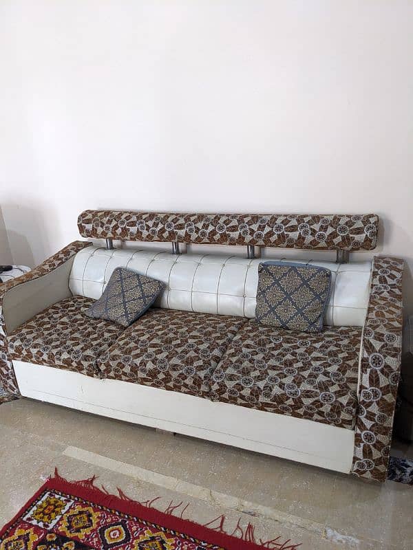 5 seater Sofa Slightly used 9