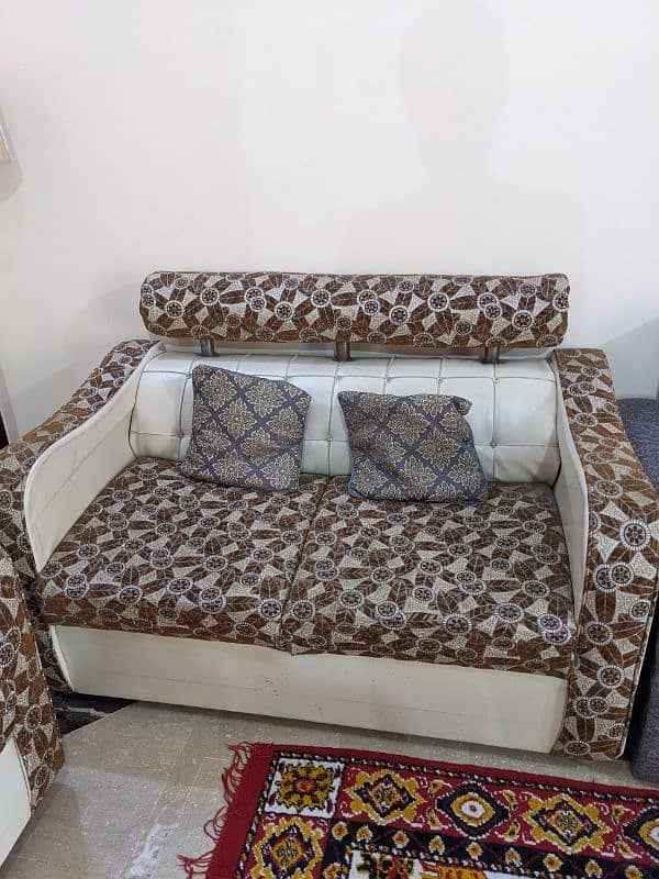 5 seater Sofa Slightly used 10