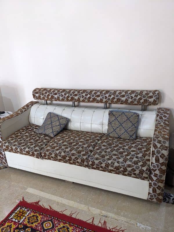 5 seater Sofa Slightly used 12