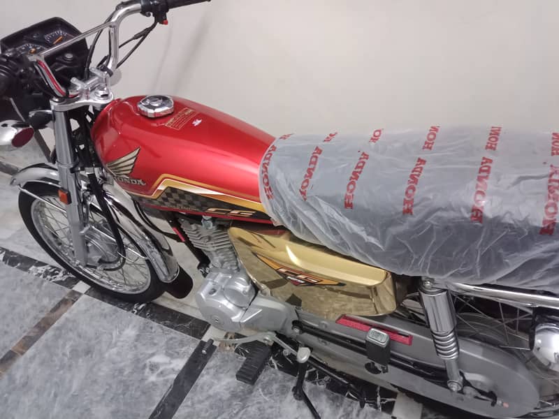 Honda 125 Gold edition. 1