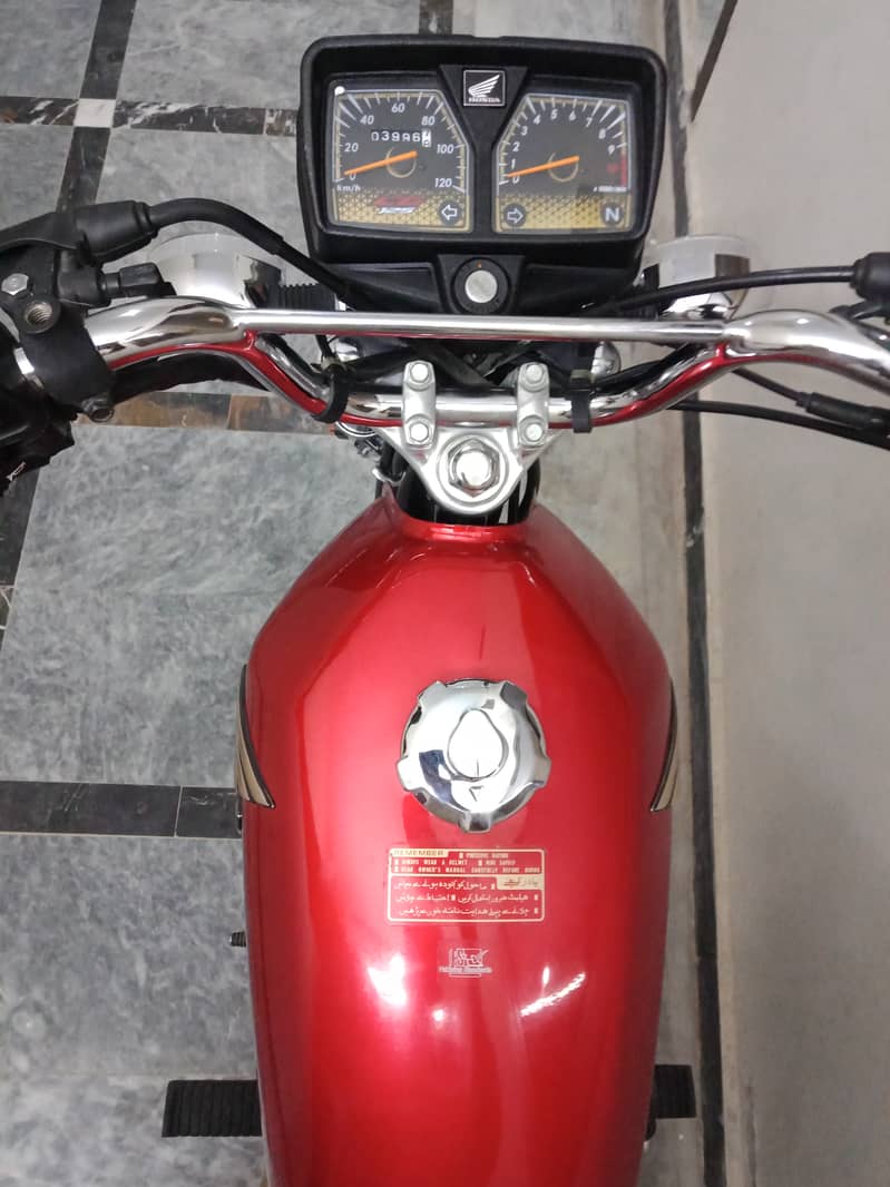 Honda 125 Gold edition. 4