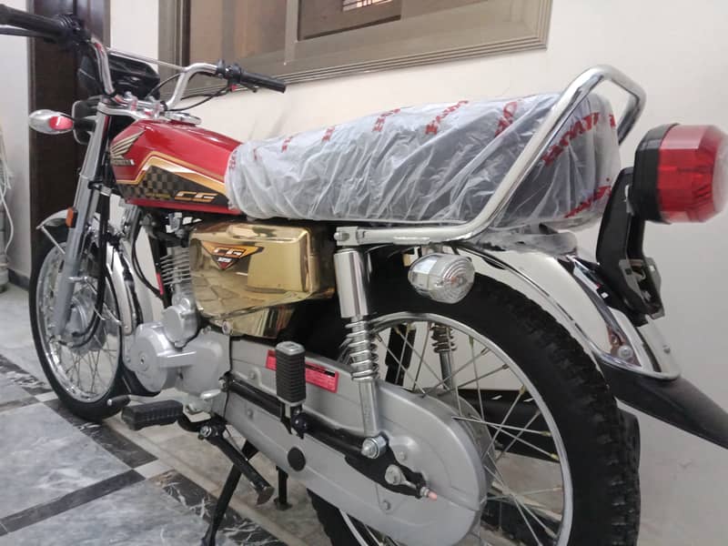 Honda 125 Gold edition. 7