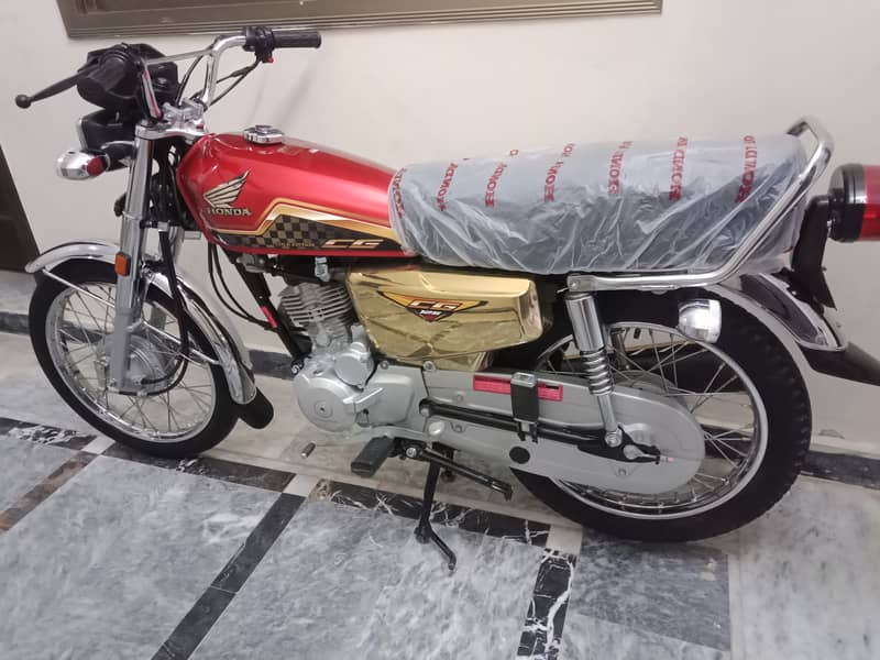 Honda 125 Gold edition. 8