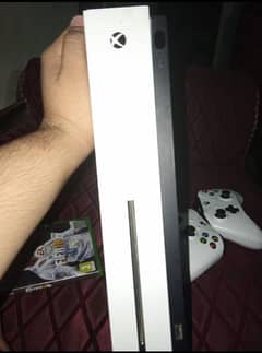 Xbox one s 512gb with 1 controller‚ fifa18 ‚ gtav and 5month game pass