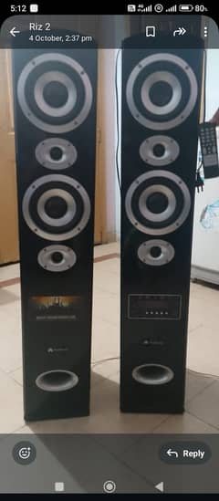 Speaker for sale good condition with remote