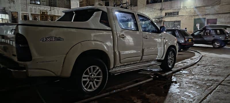 Toyota Hilux 2011 4