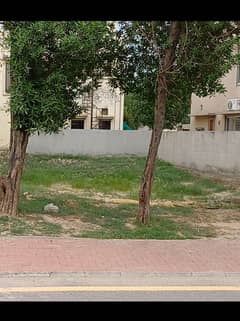 Beautiful 10 Marla Facing Park Plot For Sale In Bahria Town Lahore