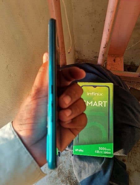 Infinix smart 5 3 64 4